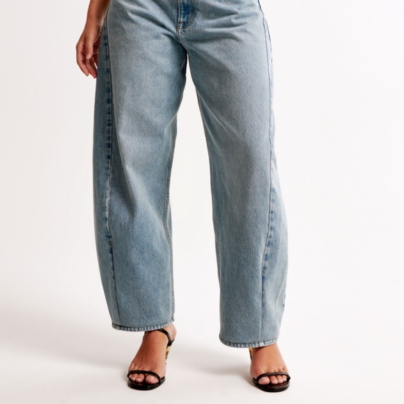 Curve Love Mid Rise Barrel Jean - Picture 3 of 6